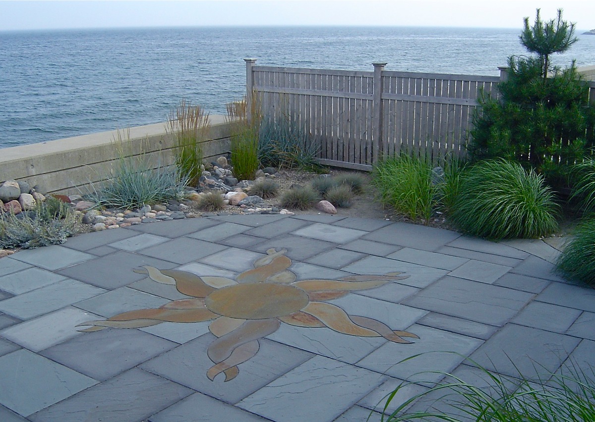 Bluestone patio with sun design