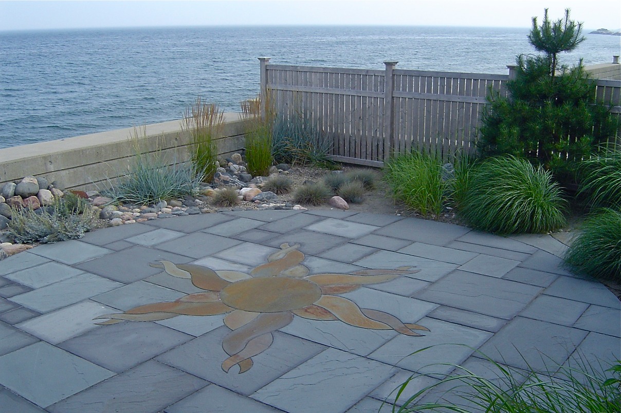Bluestone patio with sun design