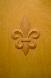 Venetian plaster with cocciopesto relief