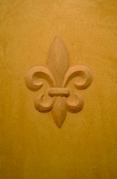 Venetian plaster with cocciopesto relief