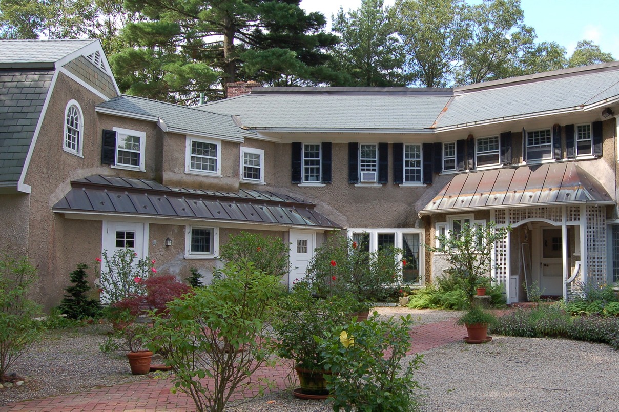 stucco house before restoration